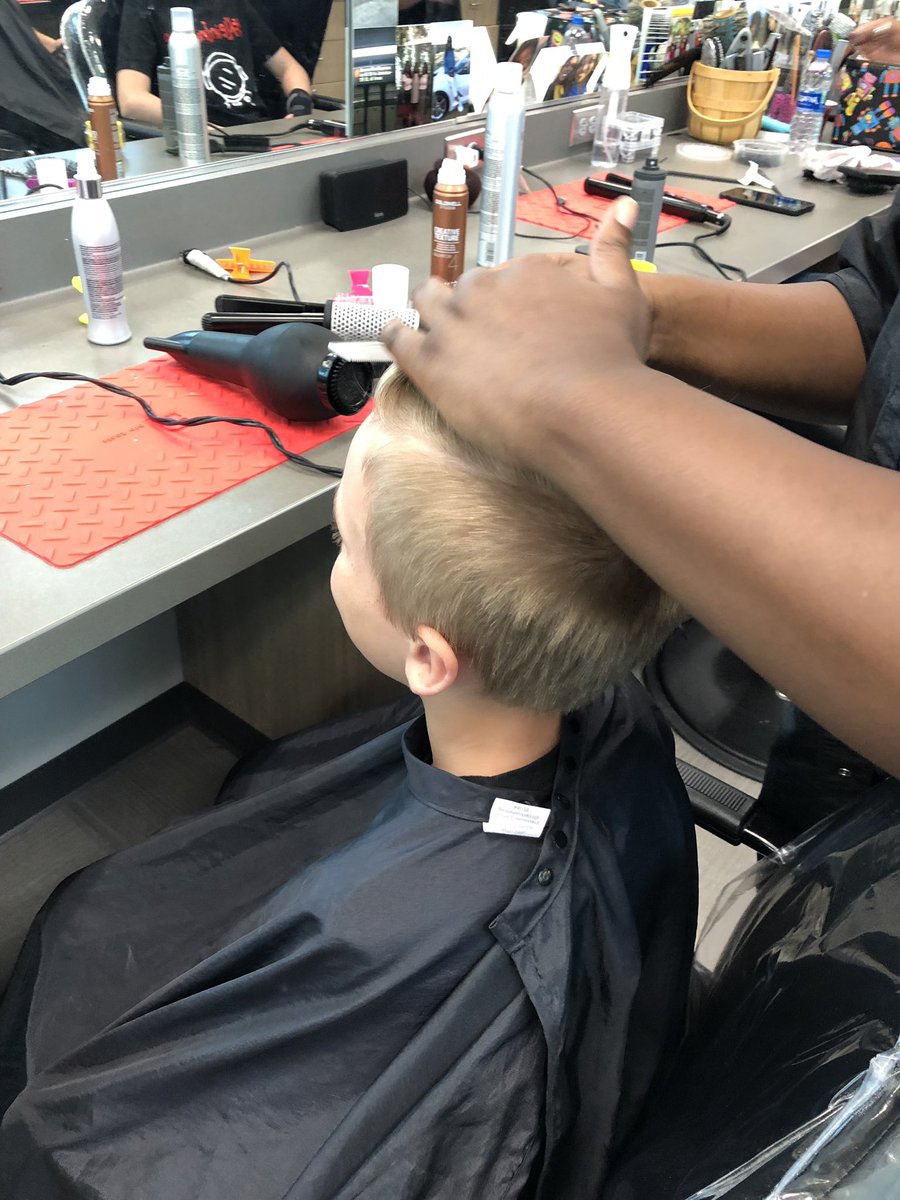 CarrieDd42's tweet photo. Getting ready! #KLEINTalks2019 @SchultzKISD #MomentsInKlein https://t.co/dPfkwAtgLB