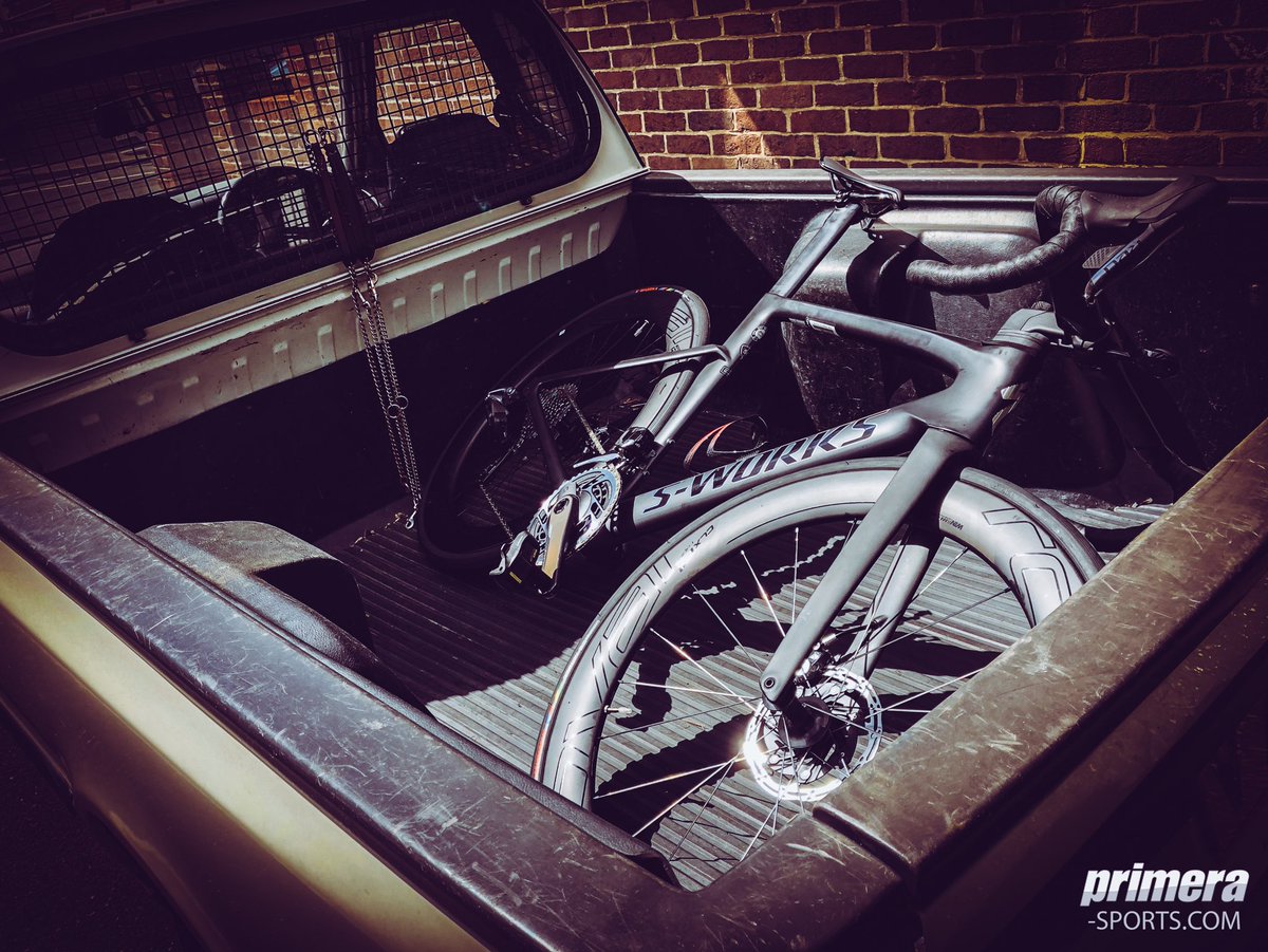 We all transport our bikes in different ways. This adventurer dropped his new S-Works Venge  in the back of his VW pick up! Built for the job - Out to the forest! #topride 😁 #sram12speed