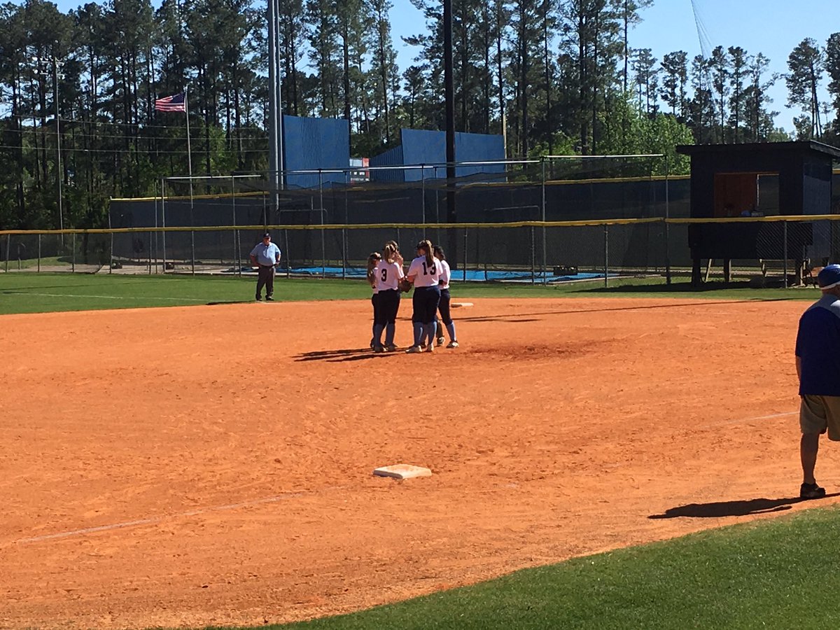 ChingChingSA's tweet photo. Beautiful day for @UPHSVikingSB against Triton HS today!
#UPSoftball
#KeepGrinding
#VikingStrong
#ChingChing https://t.co/QwGc6Vamft