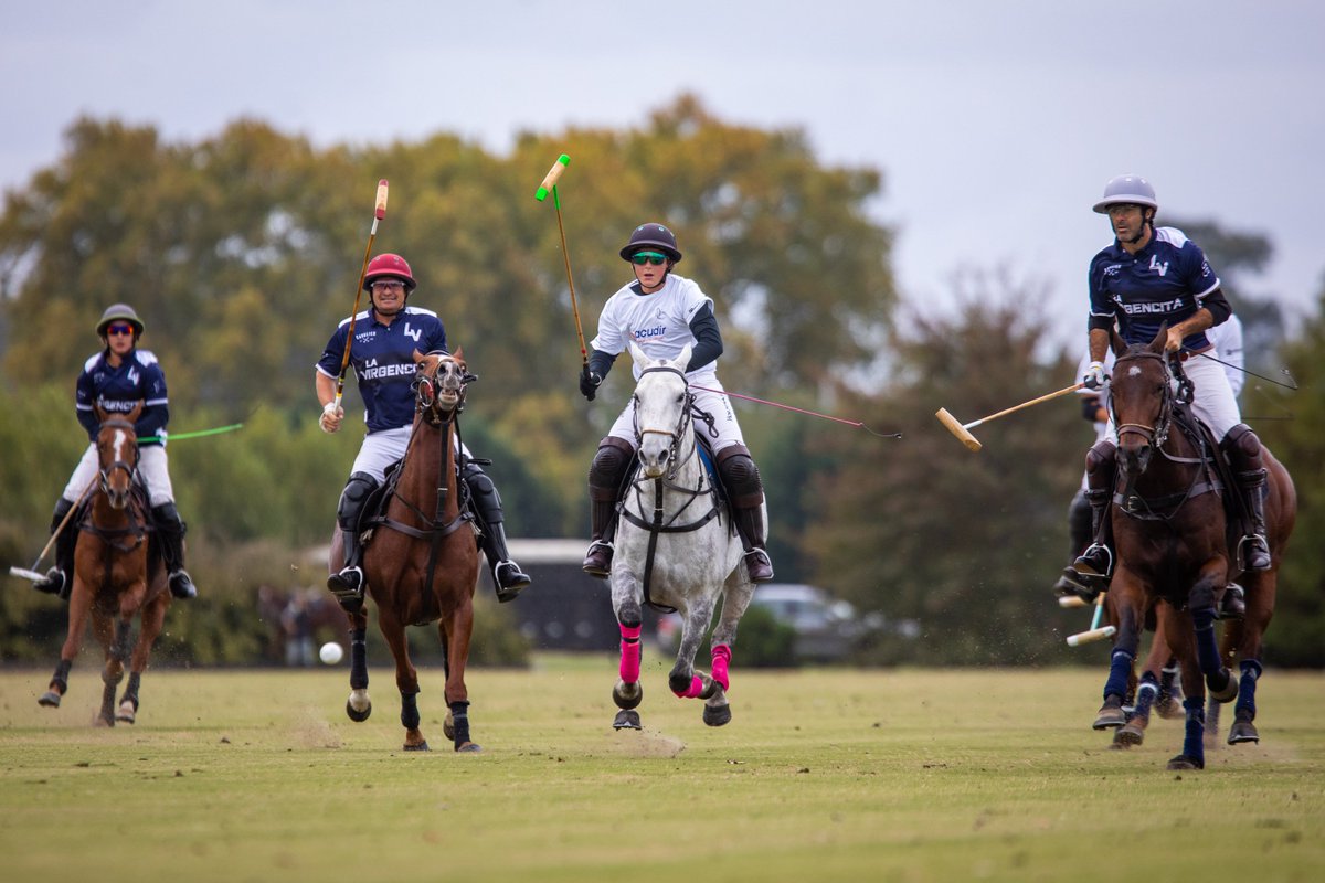 Otra buena imagen de la Copa Cañuelas: Santos Merlos rodeado por Ezequiel Martinez Ferrario y JuanMa Nero.
Foto <a href="/lupeaizaga/">Guadalupe Aizaga</a>
#SantosMerlos
<a href="/SebiMerlos/">Sebastian Merlos</a> <a href="/PiteMerlos/">Pite Merlos</a> <a href="/TinchoMerlos/">Tincho Merlos</a> <a href="/horseandhoof/">Horse and Hoof</a> <a href="/LaDolfinaok/">La Dolfina</a> <a href="/WorldSeriesPolo/">World Series of Polo</a>