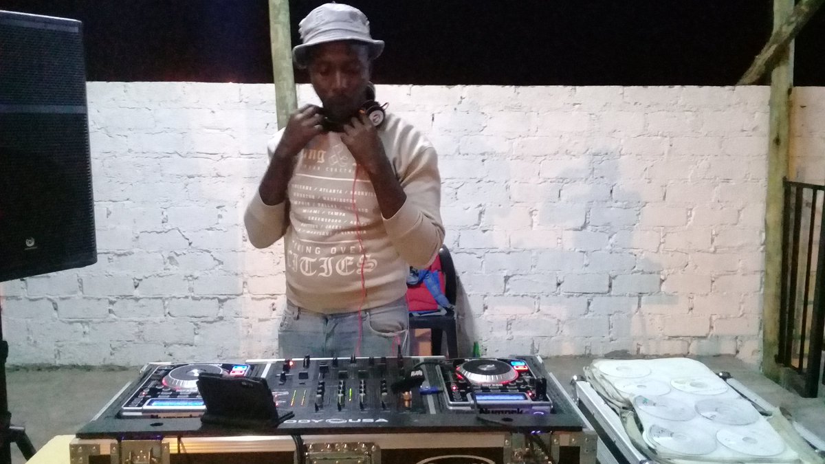 Djsmanee's tweet photo. Myself #Djsmane the superstar #whynot #mbemi #LTN_Entertainment @vus_shaun lodge https://t.co/7iVkPc1ovb