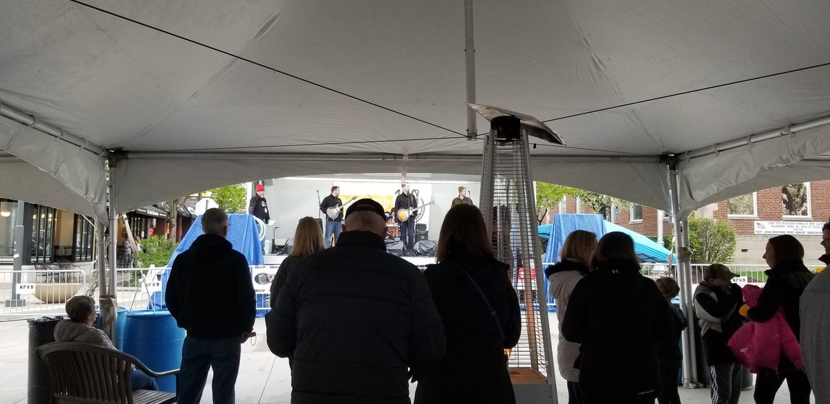 #RocktheBlock is HAPPENING tonight. The Jim Blossoms are already on stage and there's great good from <a href="/MediciNormal/">Medici in Normal</a> and beverages from White Oak and Stave. The party goes all evening in <a href="/uptownnormal/">Uptown Normal</a>!