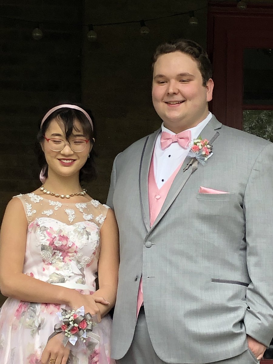 doug_stetz's tweet photo. @marthastetzel @ChooChooStetzel ==>>Perry Prom 2019. https://t.co/9GIApxMvWs
