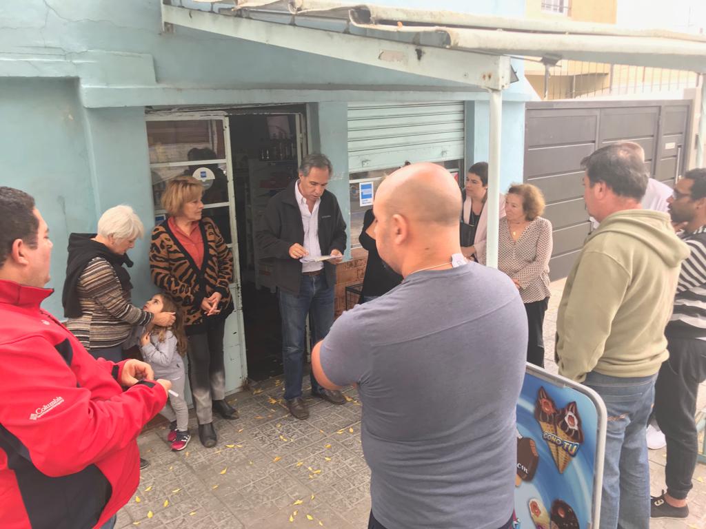 joserarteaga's tweet photo. 🚰 Isabel y Emilse nos manifestaron su cansancio por la falta de presión en el agua y la ausencia de respuestas ante los reiterados reclamos. Antes no tenían presión en verano, ahora es todo el año.😠

Gracias a los vecinos por invitarme a charlar y escuchar nuestras propuestas. https://t.co/64t1sR73Kd