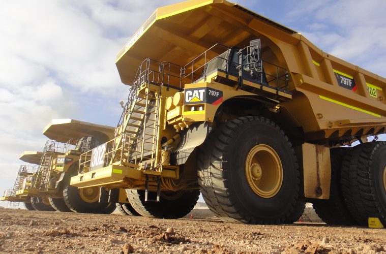 карьерный самосвал вольво 100 тонн. вольво карьерный самосвал 90. горные машины. горнодобывающие машины. горные машины rtd28.