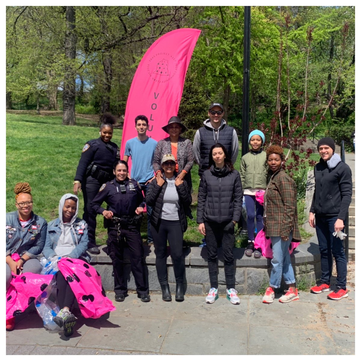 NYPD26Pct's tweet photo. Spring Cleaning! Our NCO’s of Sector Charlie joined with the Friends of @stnickpark group in efforts to promote park beautification through the #TrashProject. Look out for the pink bags. Be apart of the team and contribute one bag at a time. #Harlem #NYPD #NC #TrashProject https://t.co/y4RHmvNHCo