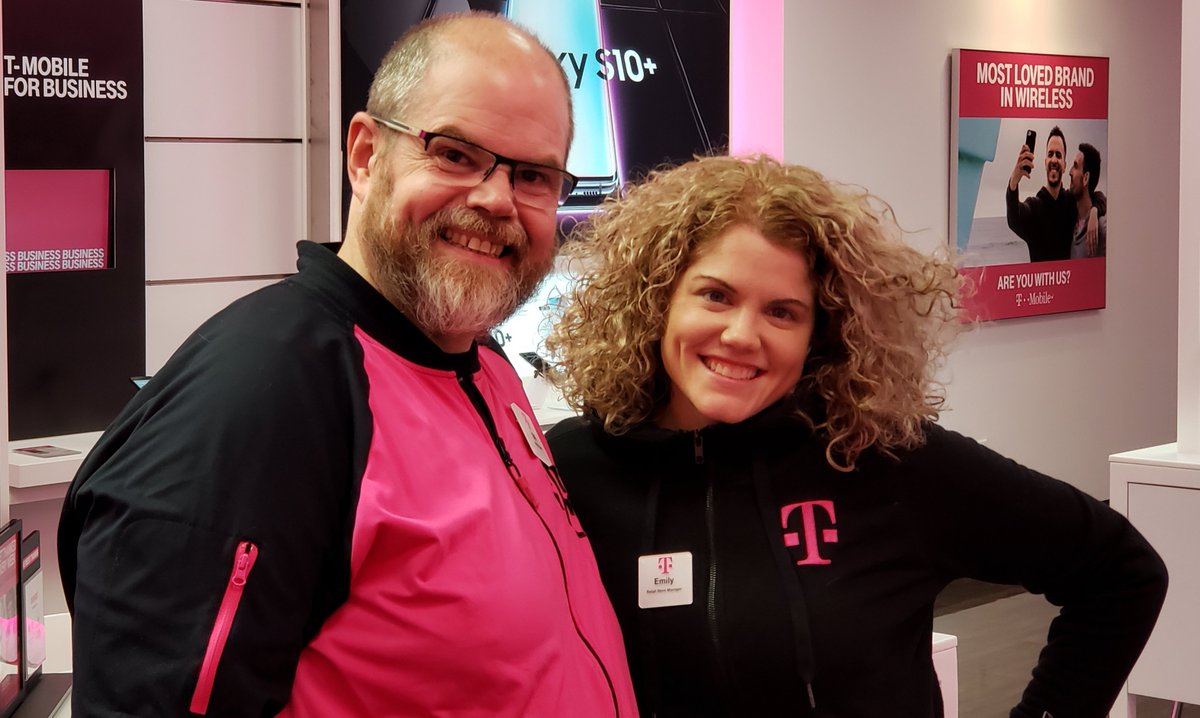 emilyzbryski's tweet photo. Oakland's Multigenerational Network allies in action 😊 Getting ready for the upcoming @Only_in_Oakland @SusanGKomen benefit May 9th #OperateWithPride #BeYou @richgarwood @Kenyadunn12 @ernest0pr @CeahJustice @rsnorbeck https://t.co/ng6VodMEUC