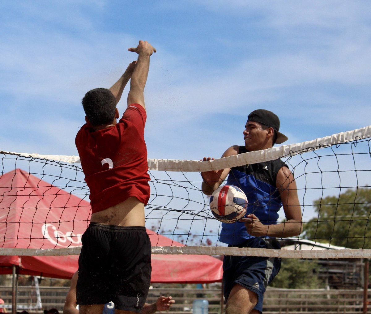 IMDAAhome's tweet image. #SácateLaEspina 🏆
#SEMIFINALES
#FINALES
#Torneo de #Voleibol #Playero 🌴🏐 “Sácate la Espina” desde las instalaciones de📍Polideportivo El Maviri
¡Te esperamos!
¡El Deporte te Transforma!
#TransformandoAhome 👊🏻
#EstamosTrabajando
#BillyChapman