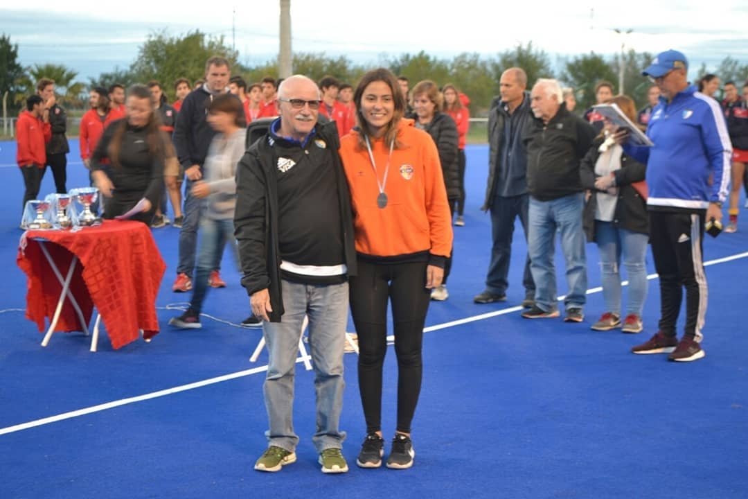 AlanFCuevas's tweet photo. #ArgSub21 | La mejor arquera en damas fue tucumana. Se trata de @finiduplessis jugadora de Tucumán Lawn Tennis. Felicitaciones Josefina 👏👏👏
📸 @atahockey https://t.co/Fw6xqGL1xK