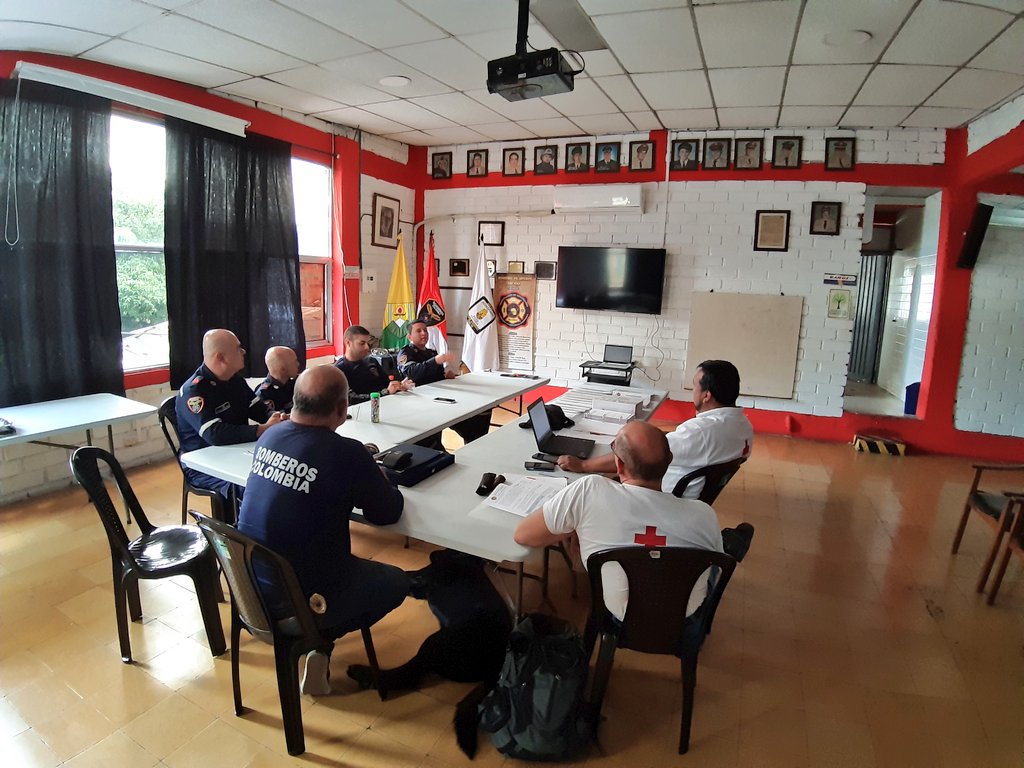 BrosVChinchina's tweet photo. Hoy personal administrativo del Equipo #USAR Búsqueda y Rescate Urbano #COL14 de @BrosVChinchina realizó asesoría técnica a unidades de @CruzRojaAntioq con miras a iniciar el Programa de Acreditación Nacional de la @UNGRD @Insarag @jeriesgocaldas @cruzrojacol @DNBomberosCol https://t.co/2ZeKbe1Rla