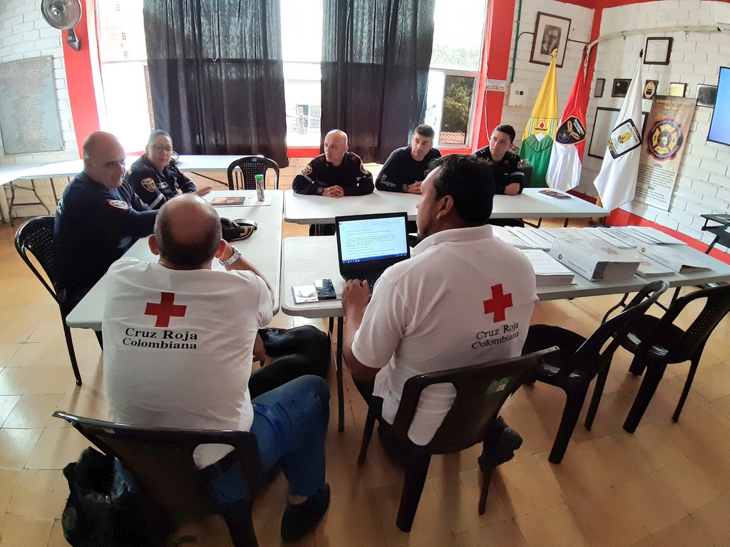 BrosVChinchina's tweet photo. Hoy personal administrativo del Equipo #USAR Búsqueda y Rescate Urbano #COL14 de @BrosVChinchina realizó asesoría técnica a unidades de @CruzRojaAntioq con miras a iniciar el Programa de Acreditación Nacional de la @UNGRD @Insarag @jeriesgocaldas @cruzrojacol @DNBomberosCol https://t.co/2ZeKbe1Rla