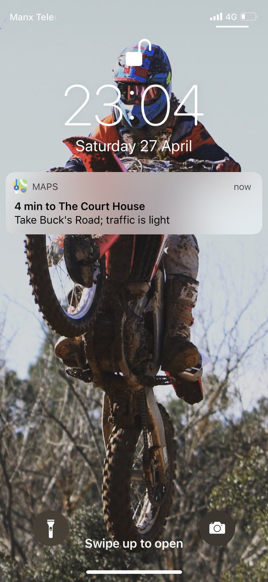 maxmuzzy37's tweet photo. Even my phone is trying to get me out tonight.. https://t.co/542lVHRqk6