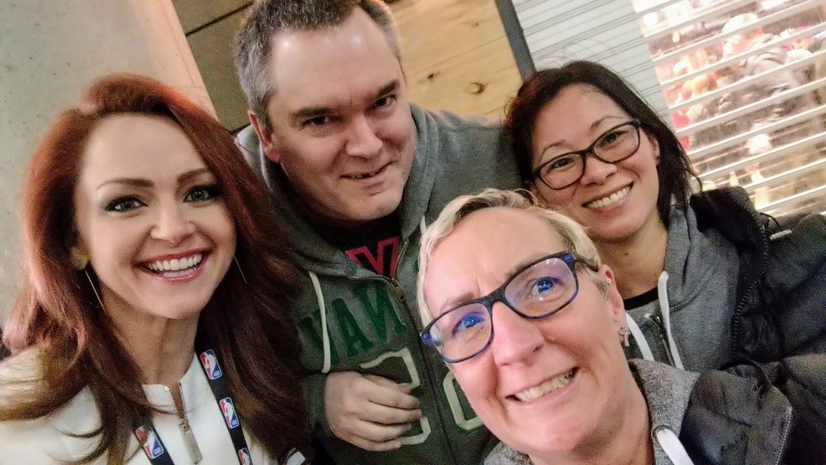 CowsinoGirl's tweet image. Thanks @KateBeirness for a quick selfie 😎 @bigp66
#RaptorsFans
