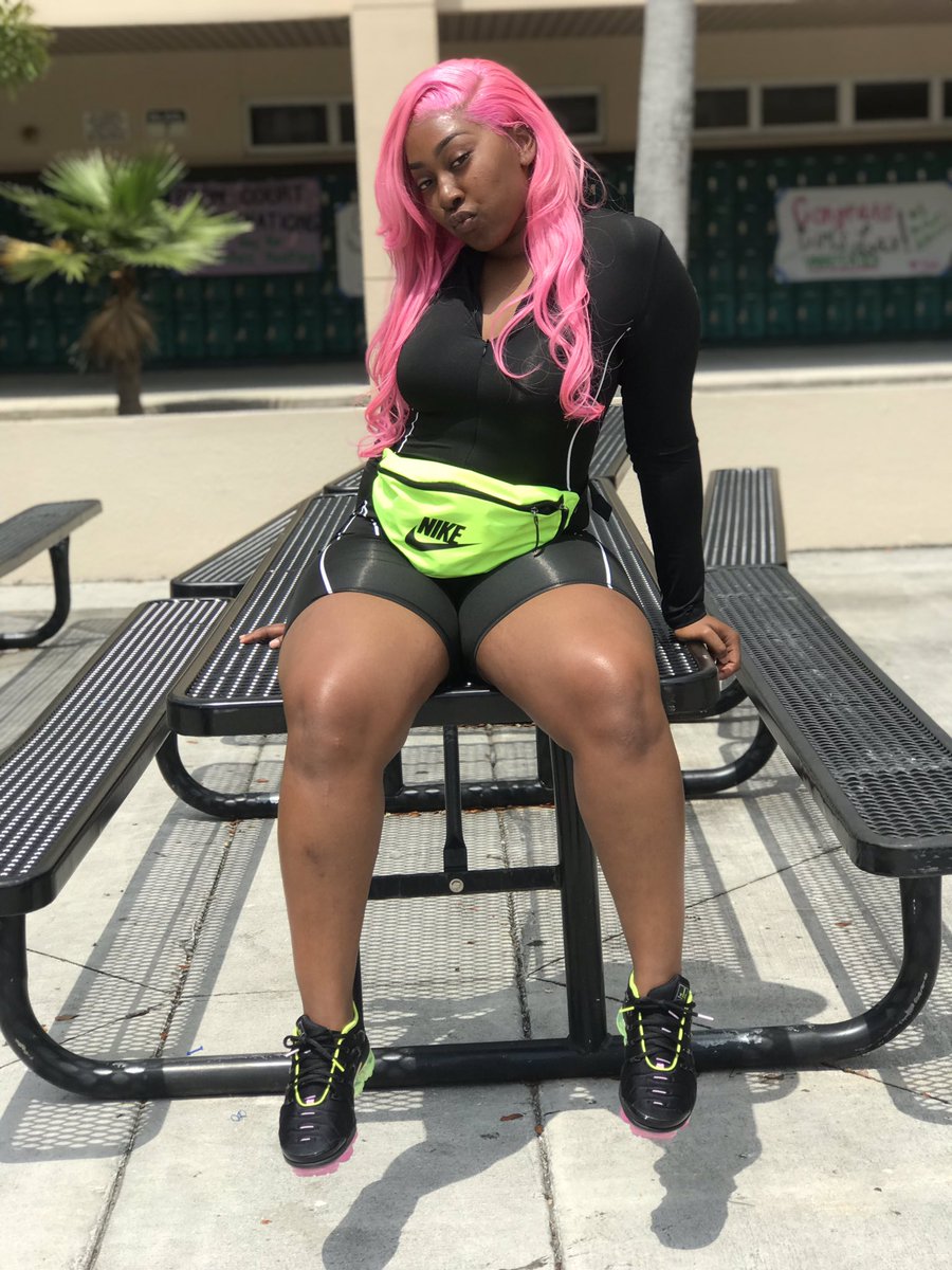 BabyGirllMani's tweet image. I Know Howto Get A Bitch Mad Don’t I ? 🤪 #gradbash2k19 #fhs