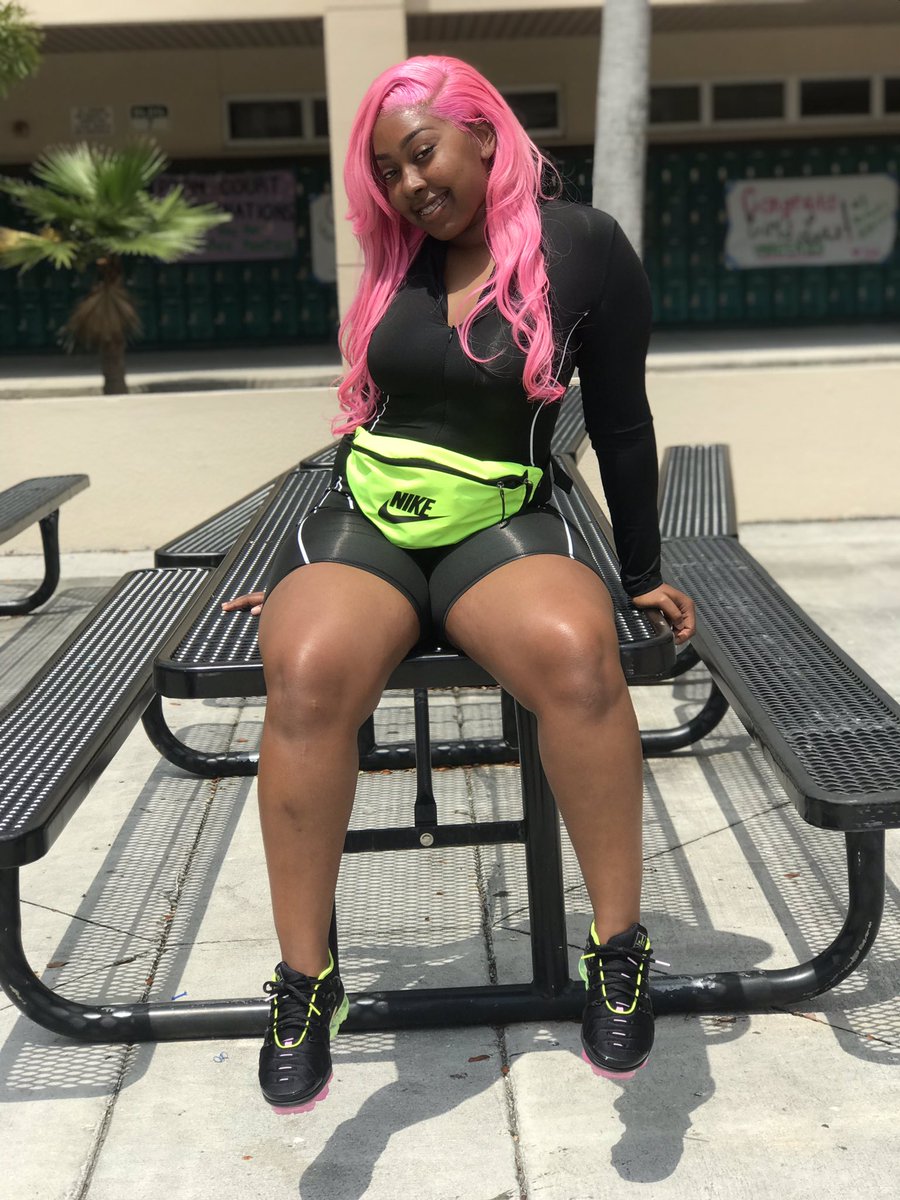 BabyGirllMani's tweet image. I Know Howto Get A Bitch Mad Don’t I ? 🤪 #gradbash2k19 #fhs