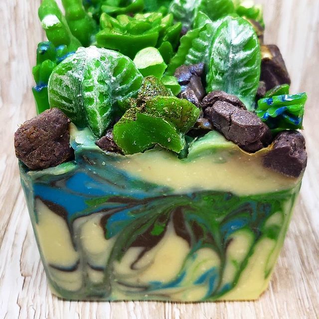 OrganiGeekSoap's tweet photo. RTS artisan soap shop update on Monday! Only a few bars of each are left after a few events, including these fun ROCK GARDEN lovelies 💜🌵 Scented with Cactus and Dewberry, vegan, and made with organic oils 🌿 (You can name them and talk to them if you … https://t.co/cMzcgRswUq https://t.co/FB4Sdk9vWT