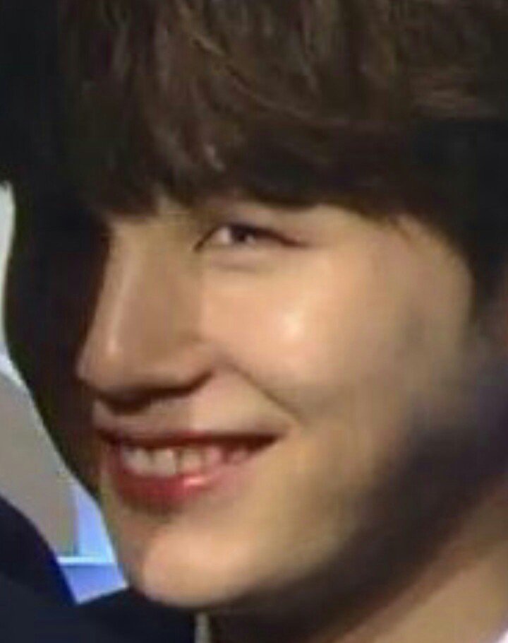 Bangtarmyeondan's tweet photo. #EdSheeranIsTheBoyOfARMY

Bangtan creyendo que llevan el control sobre ARMY y les perdonan todo, por ende eligiendo a Halsey como chica oficial // Bangtan entendiendo que ni ellos pueden meterse contra ARMY https://t.co/q0QOvqfIpD