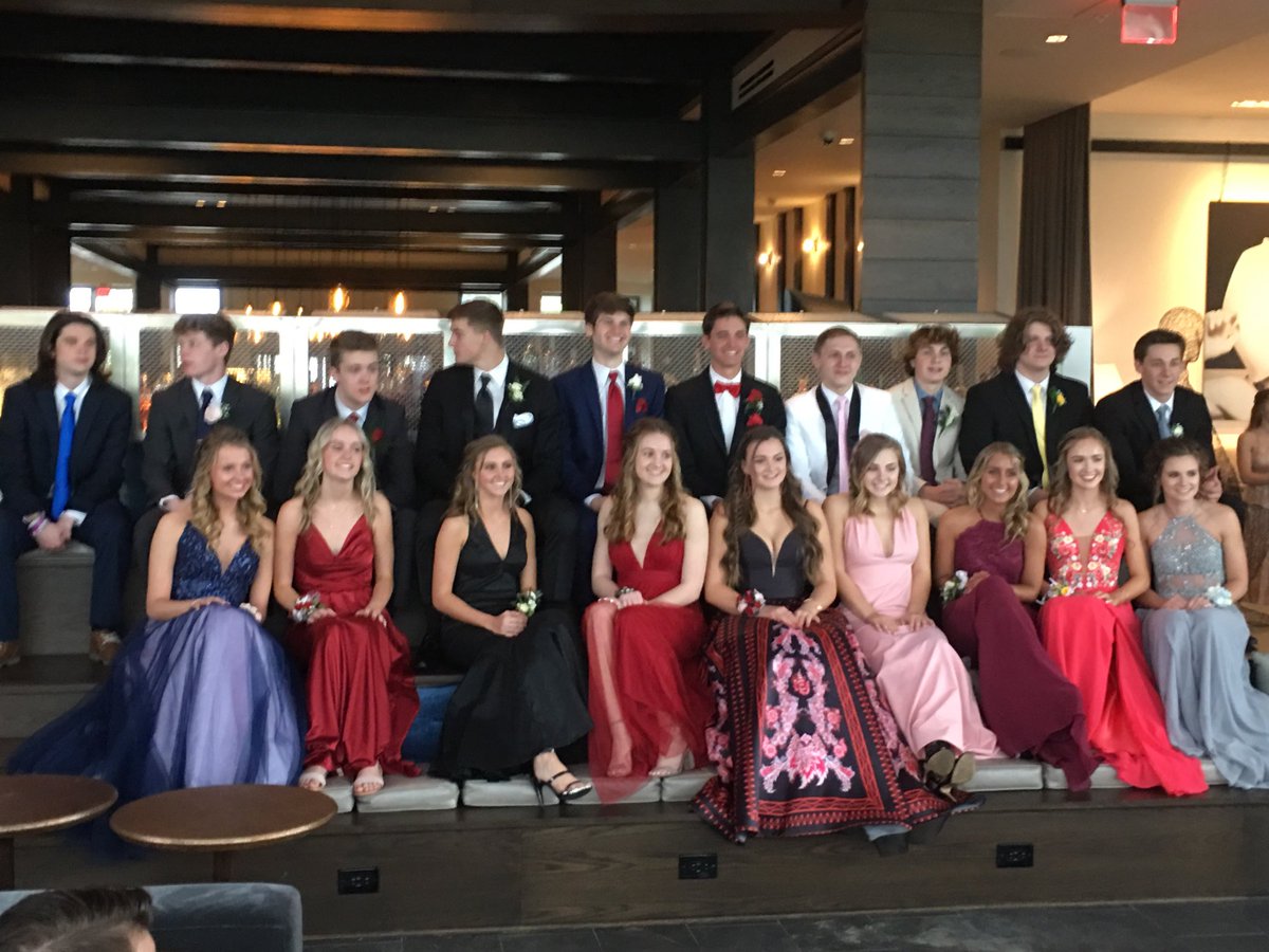 Cmacstix6's tweet photo. Prom tonight!  They look awesome💙💛💙💛 https://t.co/HZnduOJGHT