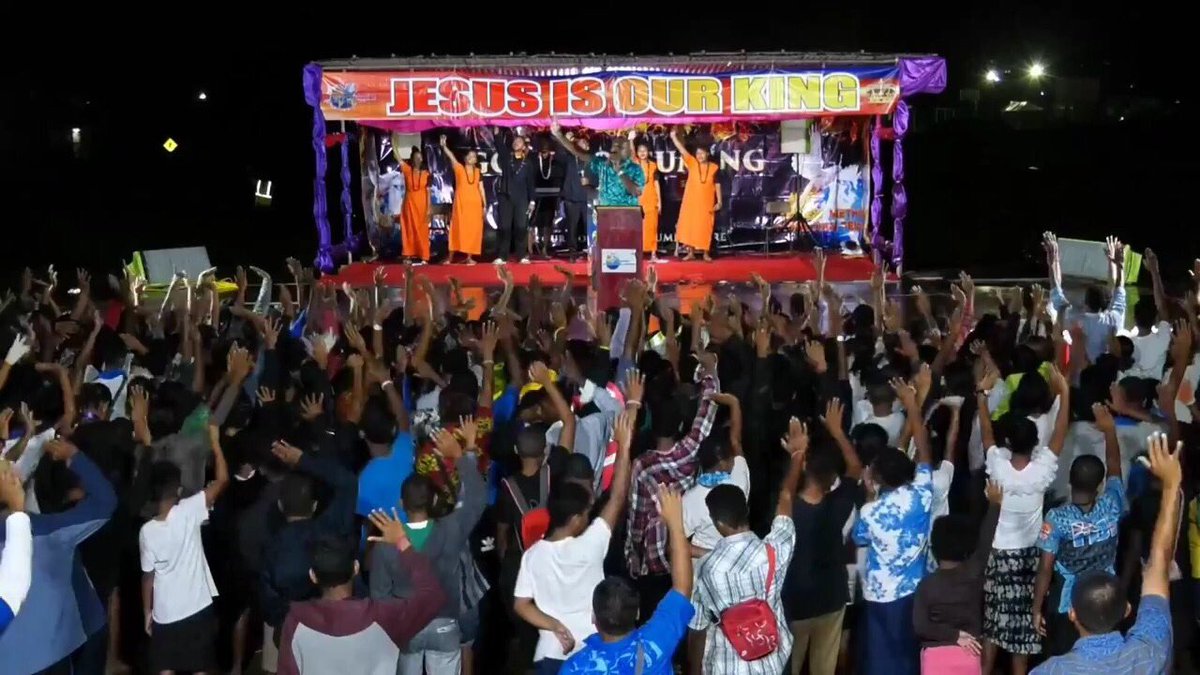 souls2Jesus's tweet photo. Such a blessing to see our youths who is our future leaders surrender themselves to the Lord Jesus Christ. Braved the rain and still worshipped God. What an atmosphere. glory to the name of Jesus. #YouthAlive19 #YouthForJesus #NCFyouthCentral #STJ #SOULStoJESUS #NCF #JESUSisLORD https://t.co/1WktGesAPi