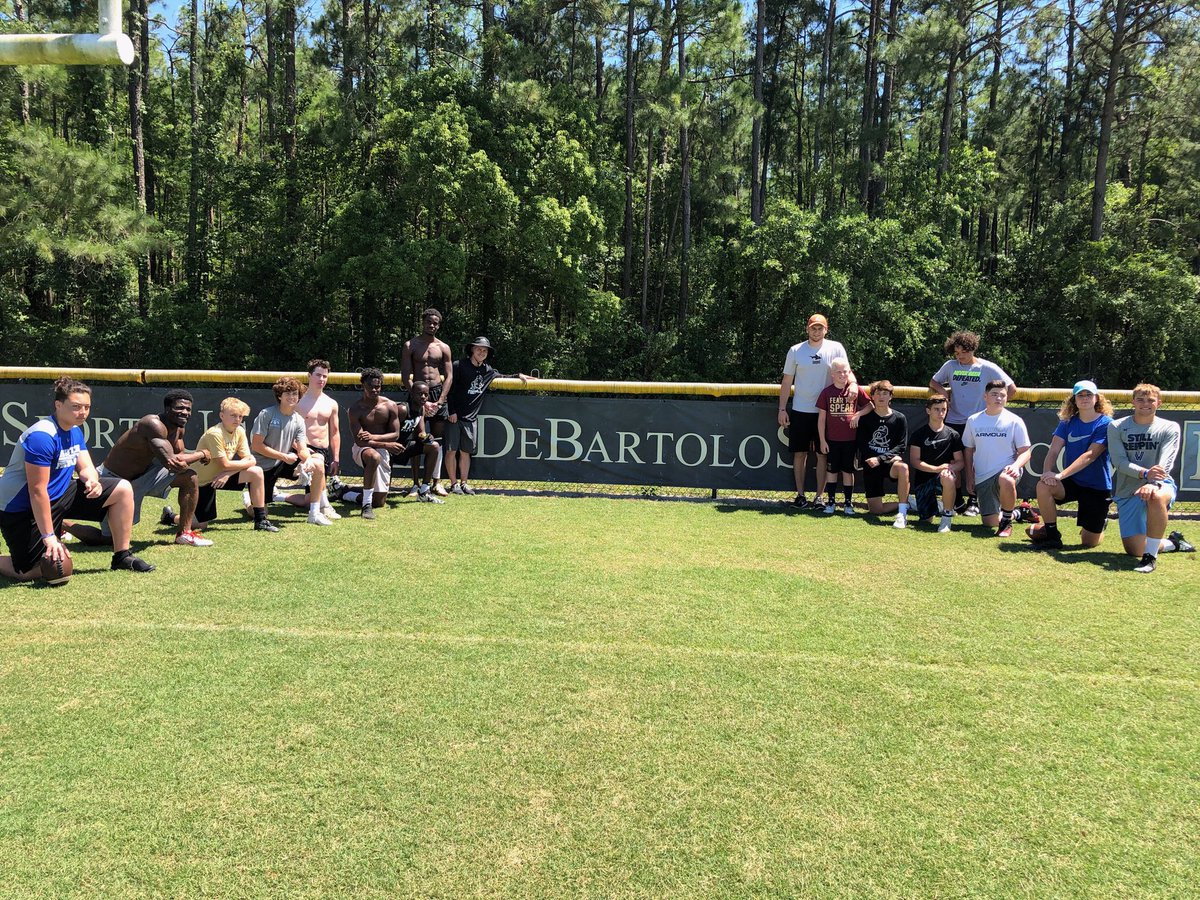 Coachmakauskas's tweet photo. Another great day of training with Debartolo Sports Athletes! Don’t miss your opportunity. @RyanWalkerQb14 @DeBartoloSportU #wholepackage #completetraining https://t.co/6pTqf2rt1n