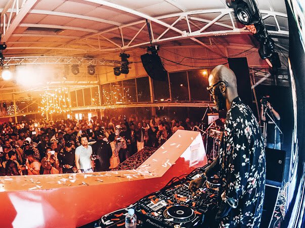 Yfm's tweet photo. .@RealBlackCoffee Taking things to the absolute next level with the freshest house sounds. The ultimate King of hour music, and undeniably so! 🔥
#KingsOfMusic #BudX https://t.co/H8kJzCwlSq