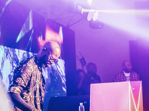 Yfm's tweet photo. .@RealBlackCoffee continues to leave the crowd in awe and wanting more! 💥
#BudX #KingsOfMusic https://t.co/gHRUlxlZxP