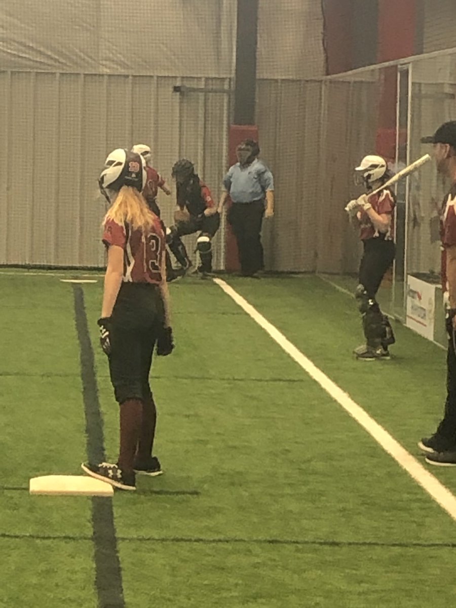 Great start to the year in London playing with the Bantams. Super proud of the teams efforts and performance today <a href="/toritaylorPR/">Tori Taylor</a> @OntarioPWSA <a href="/UTMREVOLUTIONFP/">UTM Revolution 🇨🇦🏳️‍🌈</a> #Getyourfuryon#teamworkworks
