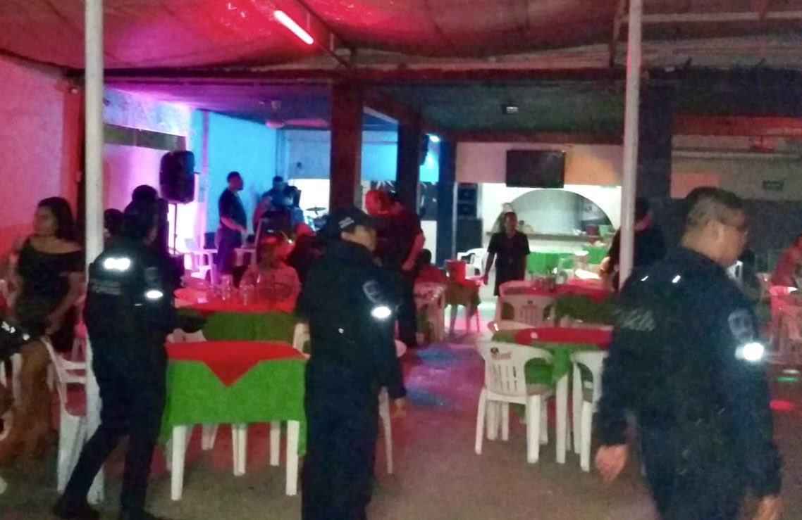 sspc_morelos's tweet photo. la Comisión Estatal de Seguridad Pública en coordinación con las fuerzas federales, unidades de protección civil y autoridades municipales intensificó los operativos en bares, discotecas y centros nocturnos. 
Aquí la información completa aquí: https://t.co/DZR70Xi75W https://t.co/kIjsUoFtwS