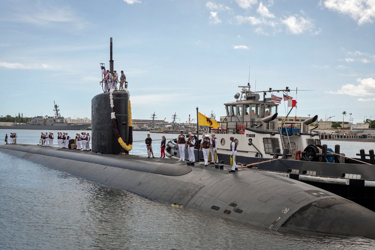 USPacificFleet's tweet photo. #USSCheyenne returns home to @JointBasePHH after deployment: https://t.co/fhQB6wy2E8 #SSN773 @PacificSubs https://t.co/iN5LOpFlDg