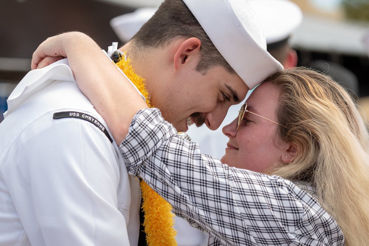 USPacificFleet's tweet photo. #USSCheyenne returns home to @JointBasePHH after deployment: https://t.co/fhQB6wy2E8 #SSN773 @PacificSubs https://t.co/iN5LOpFlDg