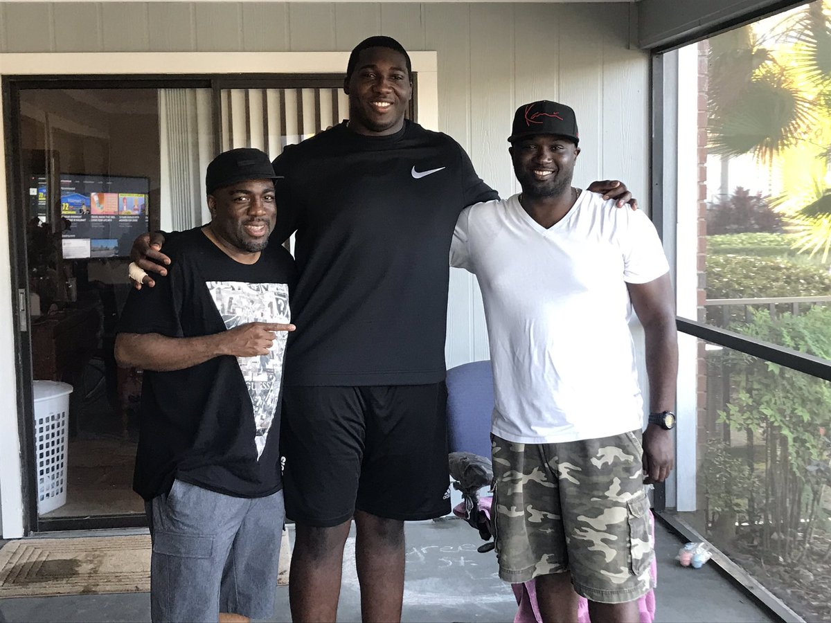 unsignedpreps's tweet image. Congrats to the newest New England Patriot!!! @Tstlouis_78