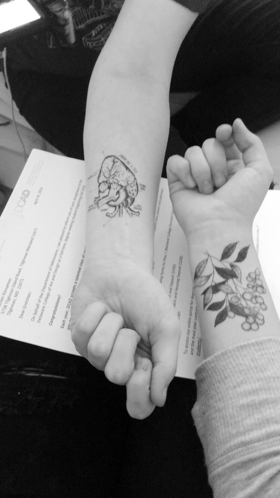 Gretchenkinna's tweet image. Here’s to the start of a new arc. Since I was little I’ve loved art music &amp;amp; comics. As I grew up you and many others helped me in dark times. Today it’s official. I am a art school student going for my AA in making comicx! Thank you it be hell without you! #dcad #gway #FIATFV