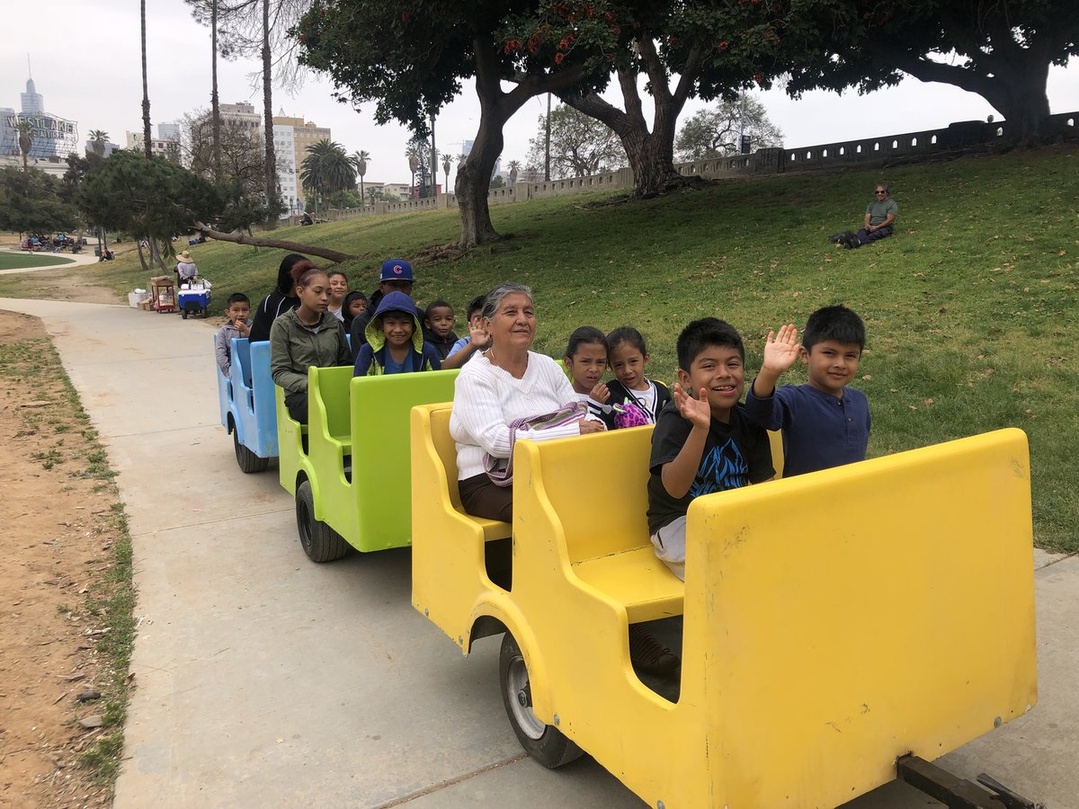 Bringing our #community together to celebrate El #DiaDelNiño 🤹🏻‍♀️🤹🏾‍♂️🎨🎪 so much joy! Thank you to @YPIusa partners: @LACityParks @cmgilcedillo #GRYD Volunteers of America + Breaking Through Barriers to Success for making it happen! #MacArthurPark #WeGotUs