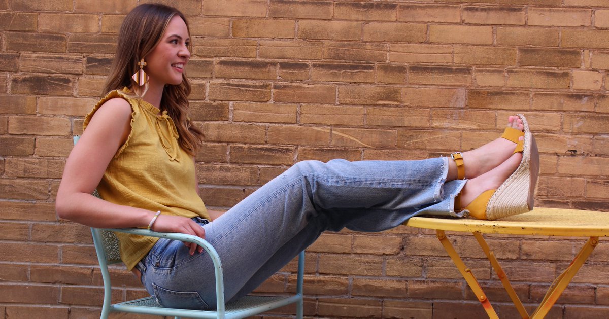 lovepinksaloon's tweet photo. Kick back with us this spring. 🌻 💛
#pinksaloon #shoppinksaloon #ictstylist #ictstyle #midweststyle #bloggerstyle #spirngstyle #springstyle2019 https://t.co/sNxx52HBYK