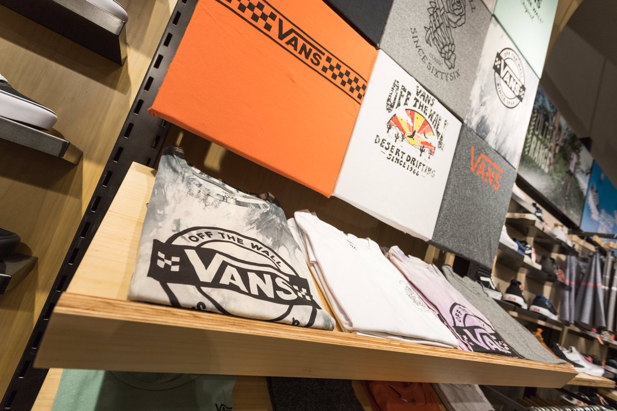 VansArgentina's tweet photo. ¡Arrancó el #SorteoNoTengoUnMango junto a @indiefolks! Para participar por dos entradas para ver a Cuco mañana en Niceto + un premio Vans tenés que retuitear estas fotos, seguirnos y seguir a @indiefolks 🙌🏻
¡Tenés tiempo hasta mañana! https://t.co/6W23E4dVnJ