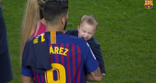 Goal_en_espanol's tweet photo. ¡Hay ciertas cosas que SIEMPRE son de familia! 😂

#Barcelona #LaLiga #LuisSuarez https://t.co/YUHNtZZFl3
