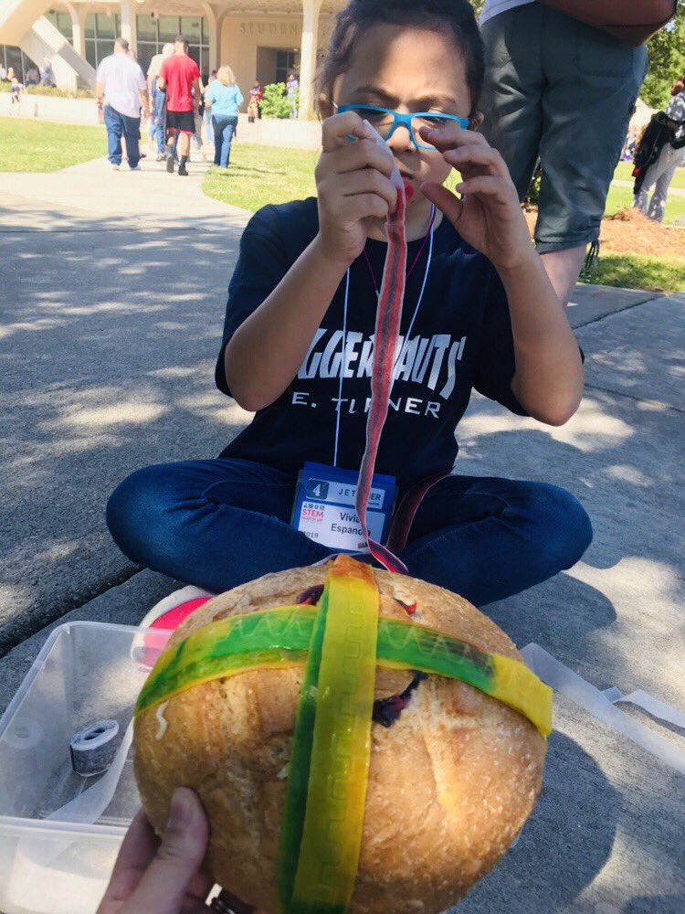 HayaskiKristen's tweet photo. Egg drop was a success! 🥳🎉#JETJuggernauts @JETurnerSchool @GlendaWarren15 @MrsBstaff https://t.co/x7NidRP9BD