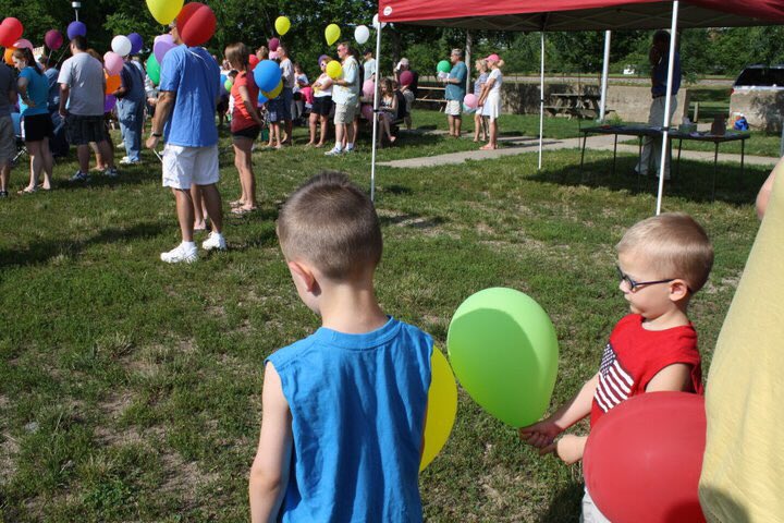 CdmaDoris's tweet photo. @GrangerSmith We would love to hear you sing #heavenboundballoons in person next time you’re in Indiana #MissingAndrew #Forever4  LOVE the song! @CraigHooker @MeganHooker https://t.co/8xdSFD3rru