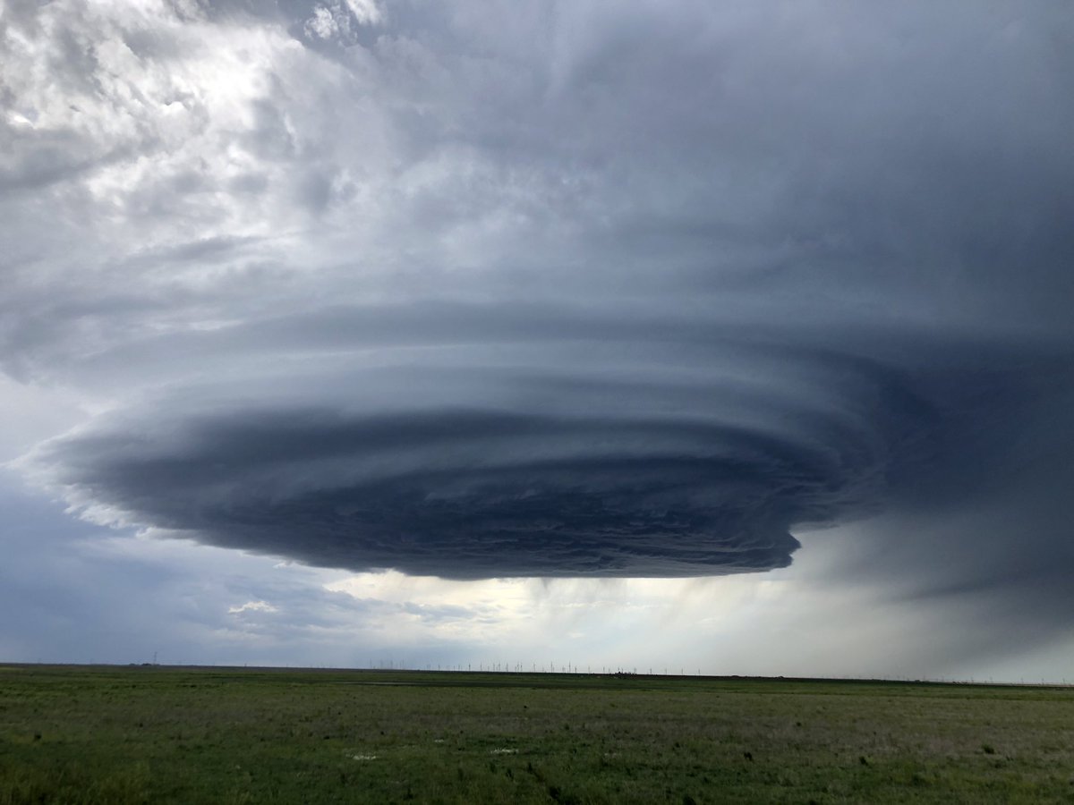 Insane rotating supercell over Amarillo, Texas looks like an alien