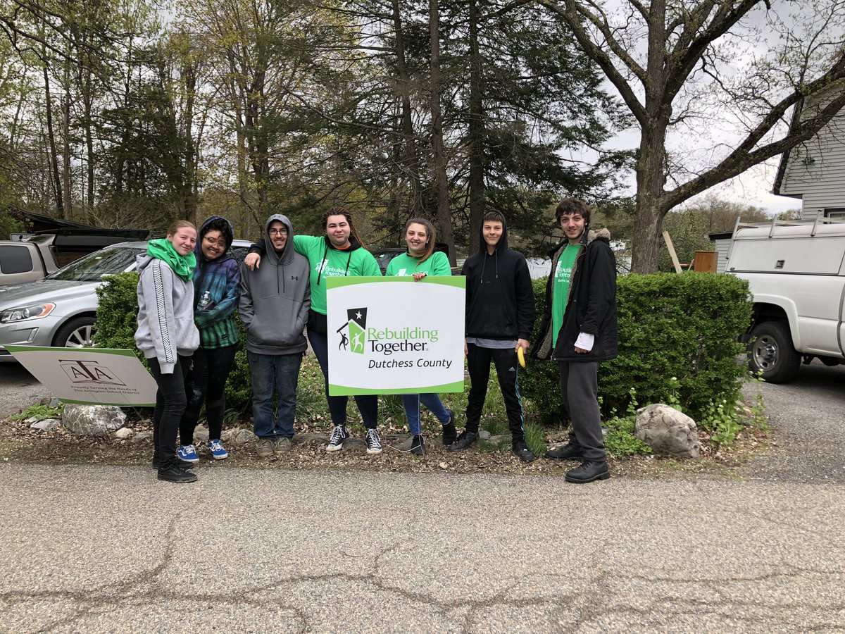 OV Seniors giving back to the community by helping to repair a home for Rebuilding Together Dutchess County...ON A SATURDAY!!!  #ovfamily #proudprincipal <a href="/WCSDEmpowers/">WCSDEmpowers</a> <a href="/RebldgTogthr/">Rebuilding Together</a>