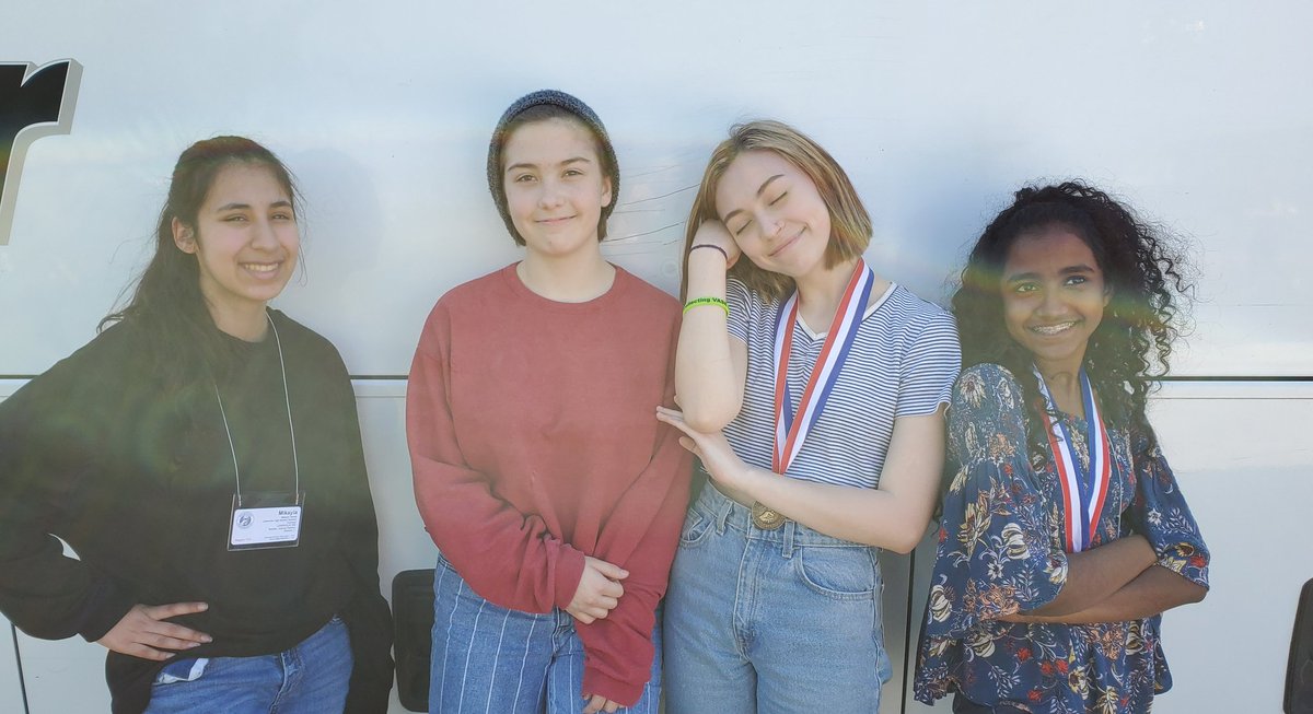MsJaymeArtClass's tweet photo. State was awesome π¨β₯οΈ #VASE2019 #ProudOfOurKiddos #bharmonnow https://t.co/ueQj2V6Q3F