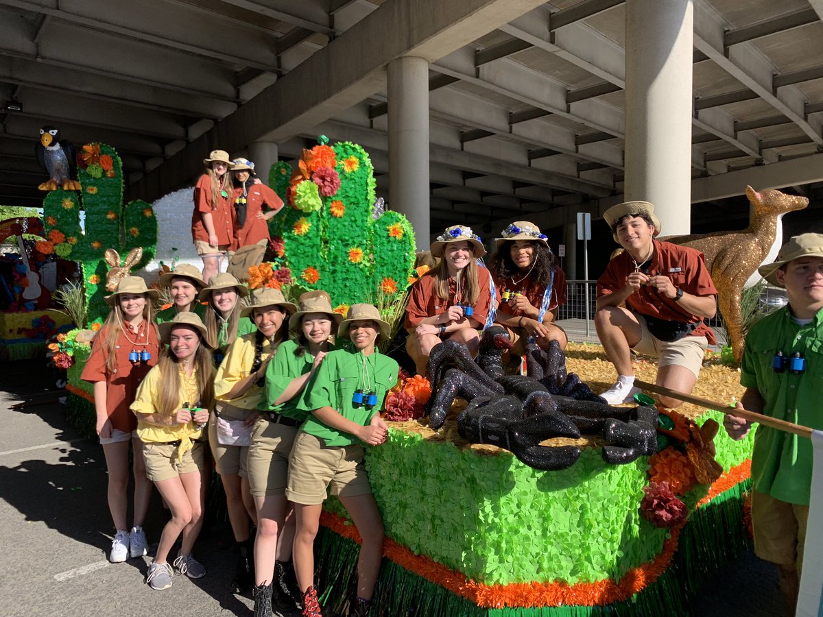 MrsRogersTweets's tweet photo. Our float won first place 🥇 So proud of these @ctj_stuco kids for all of their hard work!! 👏🏼 Quote - “they loved the costumes and the routine” 💃🏼🕺 https://t.co/pNk1049TdH
