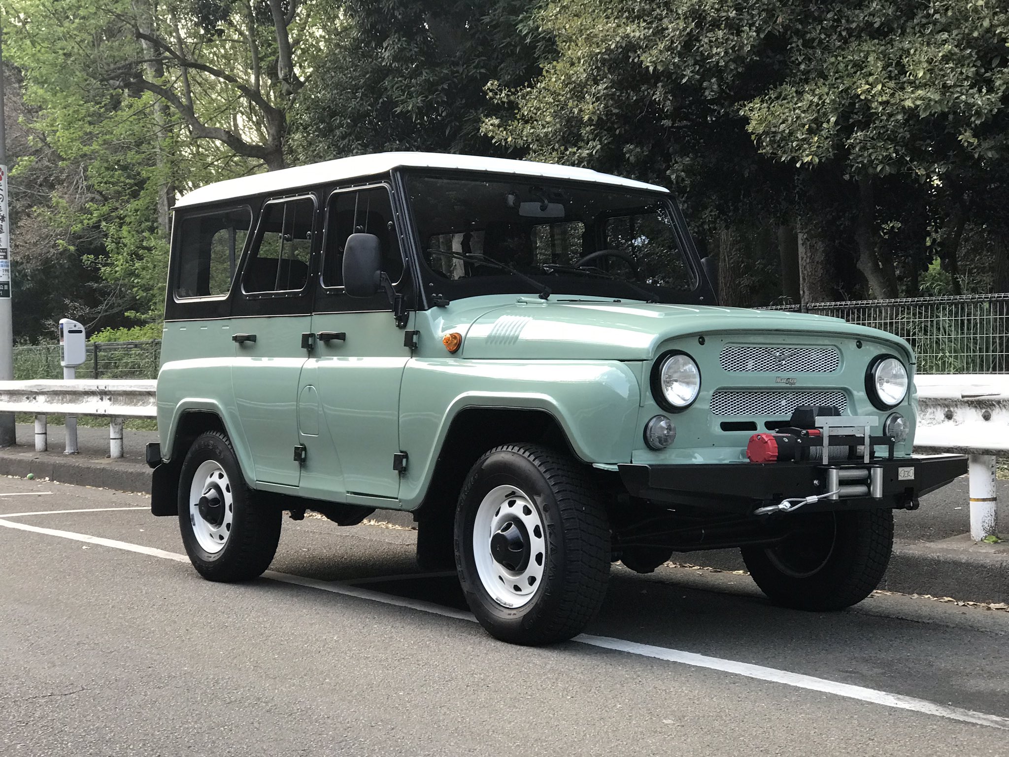 ルパルナス ワズ ハンタージュビリー ワズ 26 ジュビリー のボディカラーはディフェンダー ヘリテージモデルの ボディカラーと同じだという事実 知ってますか ワズ ワズ26 ワズハンター Uaz26 Uazhunter Uaz ロシア車 ディフェンダー