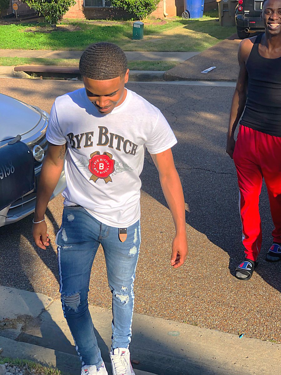 CmgDaBarber's tweet photo. ByE bITcH🚯👋🏽 #ForeverCMG #ThaCommittee https://t.co/VOEGIXrECH