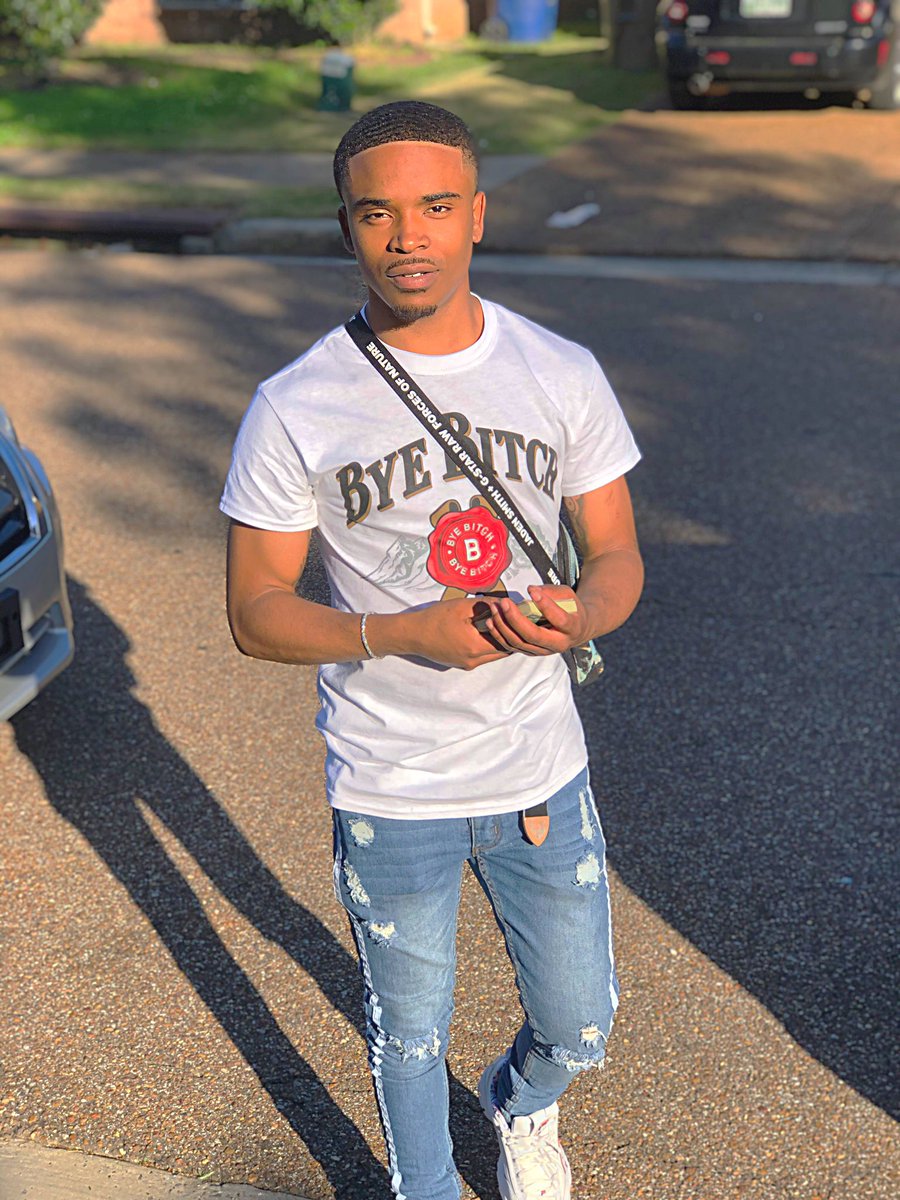 CmgDaBarber's tweet photo. ByE bITcH🚯👋🏽 #ForeverCMG #ThaCommittee https://t.co/VOEGIXrECH