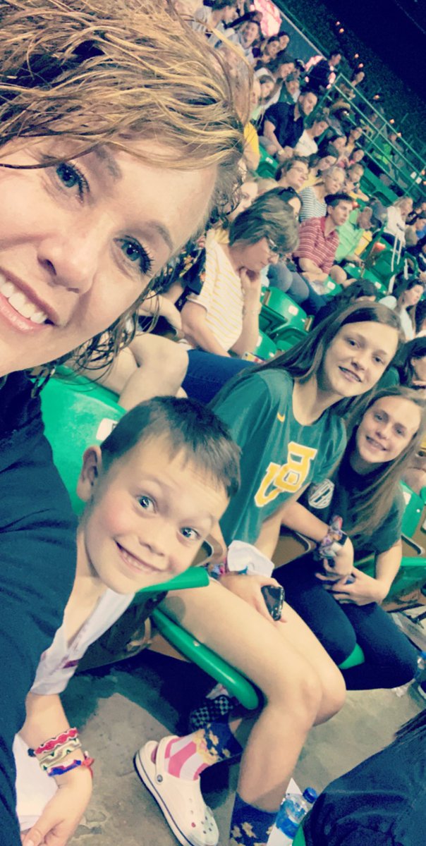 MackLeads2Learn's tweet photo. NCATAchampionships Go BAYLOR! 💚💛 https://t.co/uvdSE0va2B