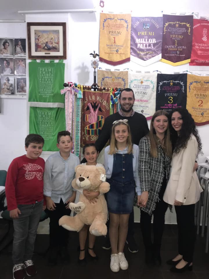 Hui hem tingut l'elecció de les nostres Falleres Majors i president infantil per a l'exercici 2020 felicitar a Laura Rivero i Gimeno, Ángela Gallardo i Pérez i Aarón Casas Hernández.
Enhorabona de part de la vostra comissió.