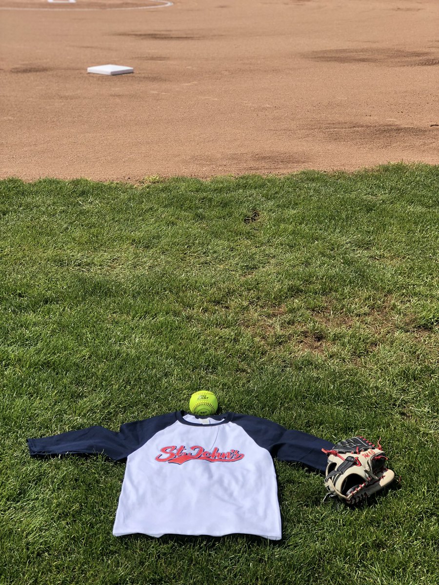 StJohnsRedStorm's tweet photo. It’s Senior Day for @StJohnsSoftball tomorrow afternoon! The first 100 students will go home with this shirt courtesy of @SJURedzone! #WeAreNewYorksTeam https://t.co/EfbMtMw0Oy