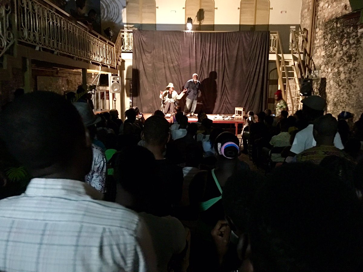 AfJacmel's tweet photo. Samedi soir à @afjacmel c’était une mise en scène de Kavalye Polka de #sytocave par Jacques Adler Jean-Pierre avec Étienne Rolando et Junior Pierre dit « Léon ». Gros succès auprès du public jacmélien!!! https://t.co/Bm628T64MJ