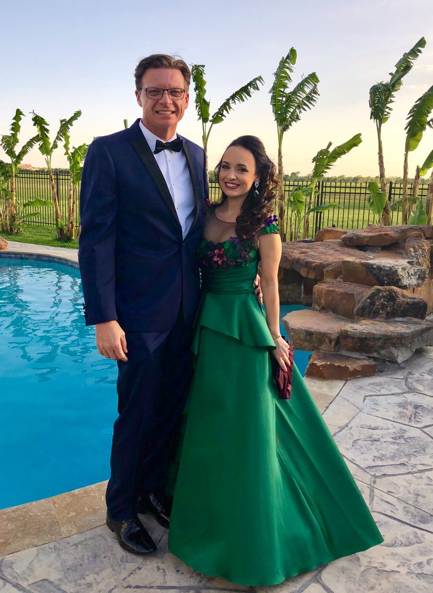 JenniferWalshPR's tweet image. We are off to @CSETXFoundation Gala with @littlebigtown as the headliner. The foundation brings in the most amazing musical big name acts to help raise money for CHRISTUS Health care services in Southeast Texas. #AdultProm #SocialScene